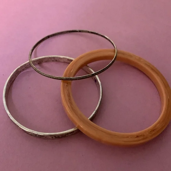 Three bracelets - Picture 4 of 6